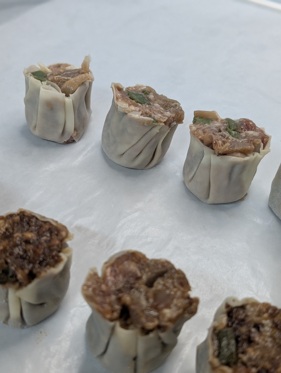 【奉行の挑戦】京都で牛肉焼売の開発開始！一口で違いがわかる至高の「握り」を追求｜京都点心福