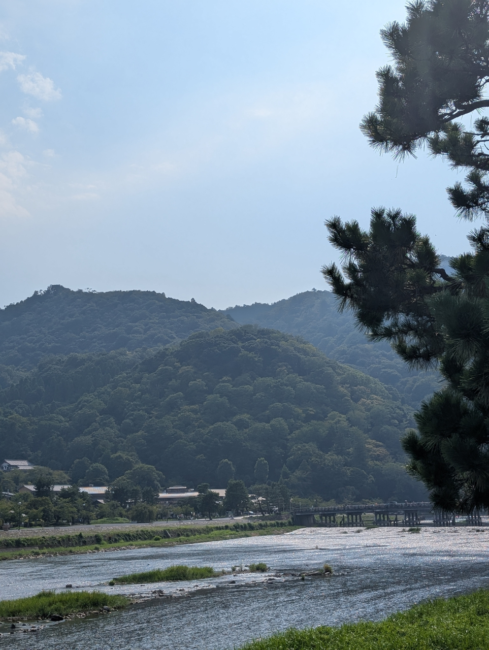 秋夜の嵐山・渡月橋と狐火伝説 ― 京の物語と昔ながらのシュウマイ